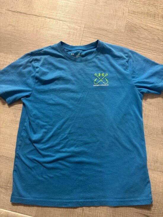 Other - Youth large under armor shirt